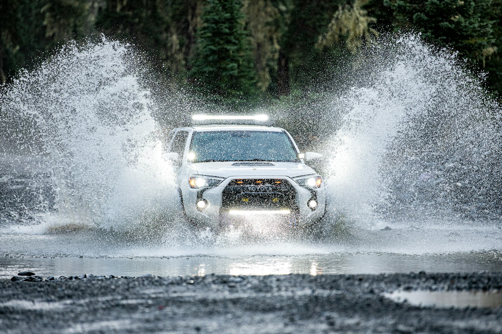 4wd toyota going through river