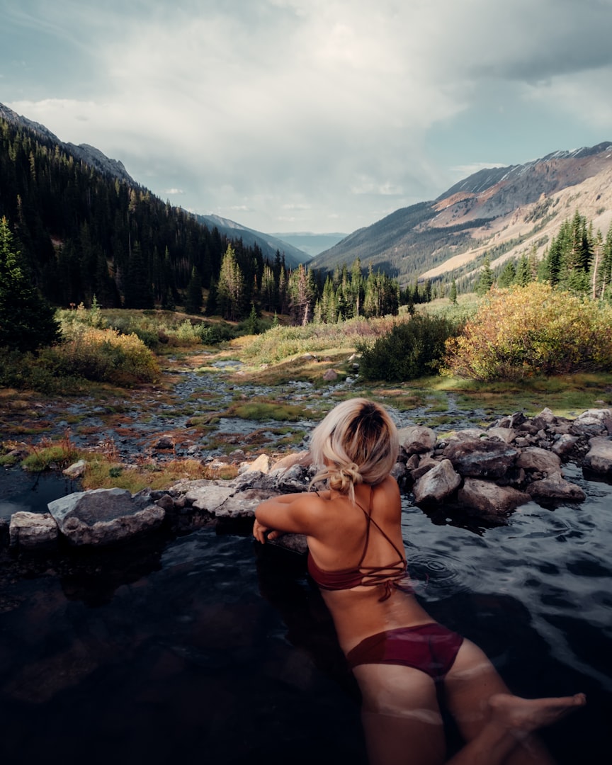 lady in hotsprings tours